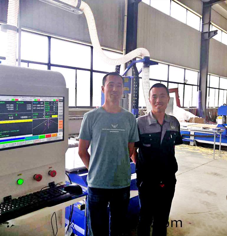 山(shan)東威?？蛻?hù)(hu)訂(ding)購(gou)1325直(zhi)排換刀加(jia)工中(zhong)心(xin)